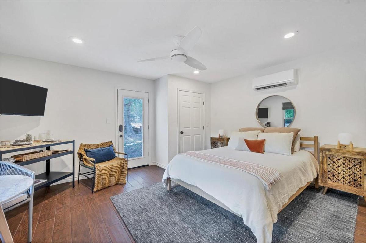 Relaxing Alpaca Ranch Mins From Downtown Wimberley Villa Exterior photo
