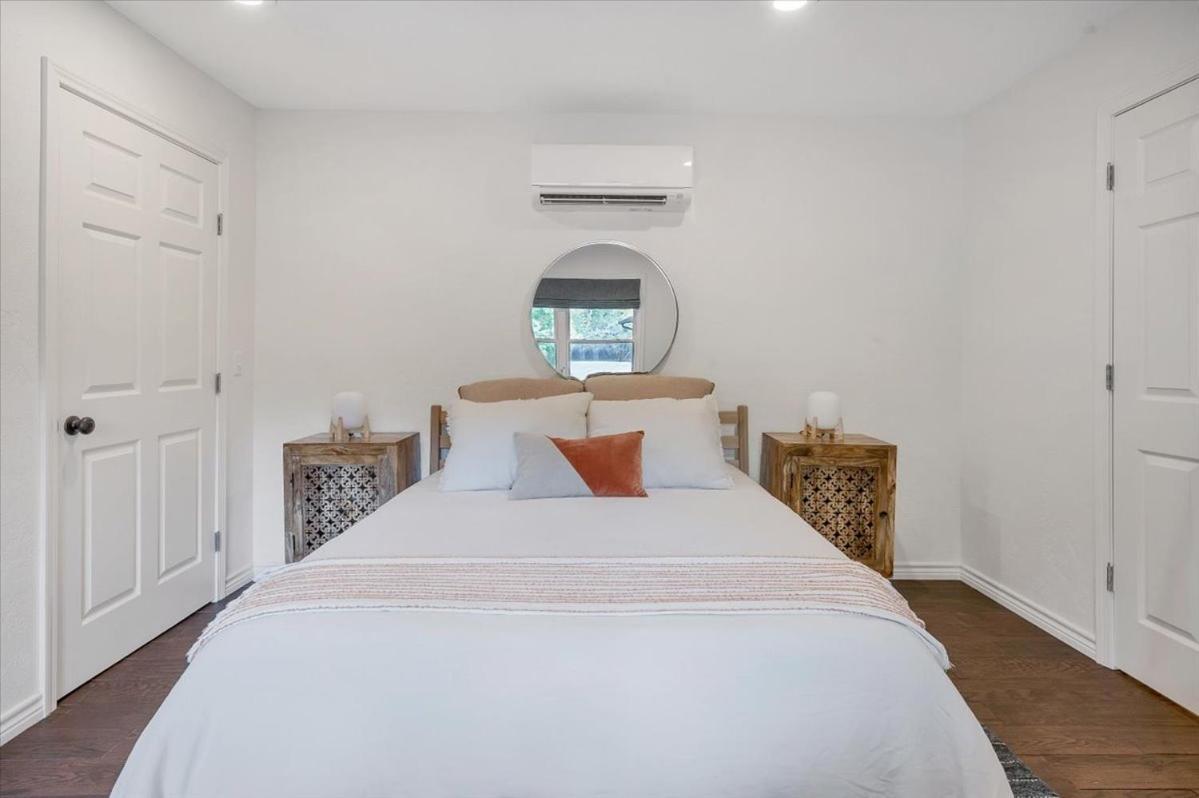 Relaxing Alpaca Ranch Mins From Downtown Wimberley Villa Exterior photo