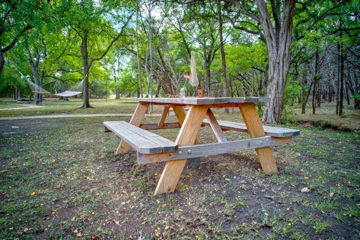 Relaxing Alpaca Ranch Mins From Downtown Wimberley Villa Exterior photo